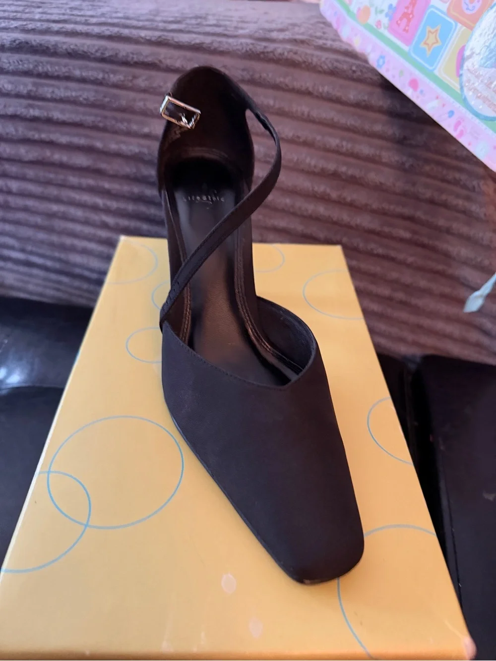 Source Unknown Black Crisscross Pointed Toe Heel